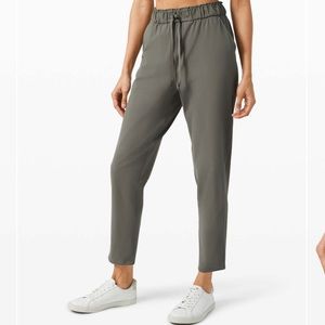 Lululemon Keep it Moving Jogger Sz 6